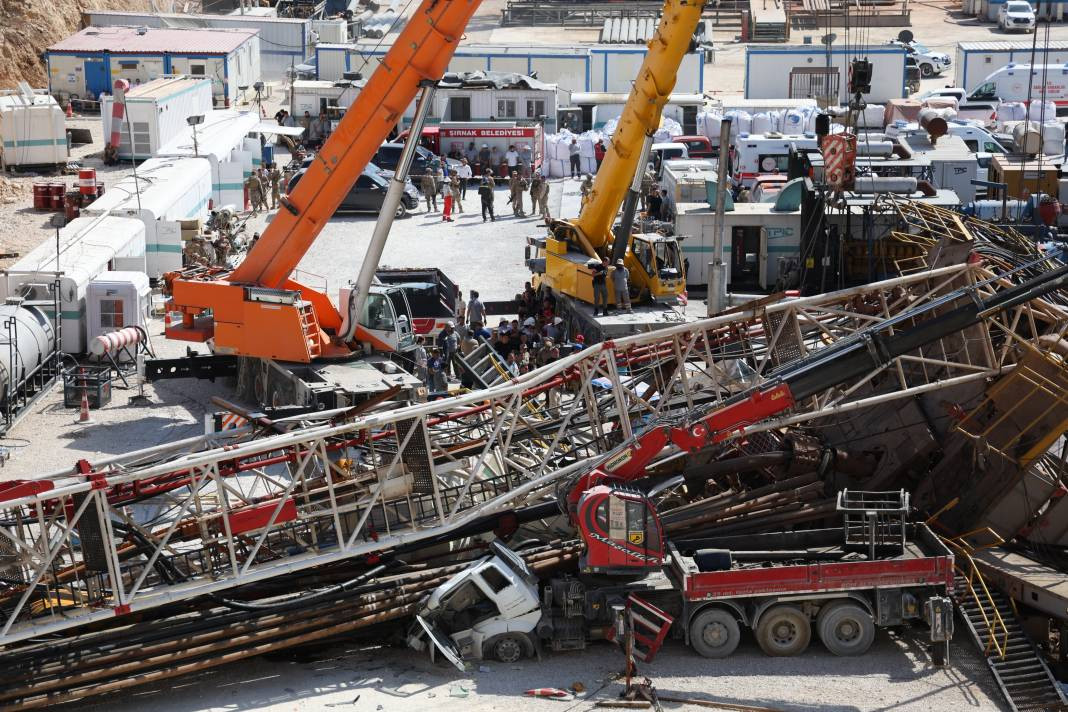 Gabar Dağı'nda ölen mühendise son veda! Petrol sahasında sondaj kulesi devrilmişti - Resim: 30